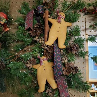 Lot 453: Gingerbread Hanging Greenery