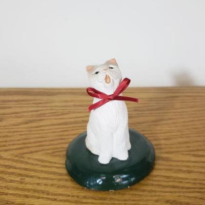 Lot 470: Byers Carolers White Cat