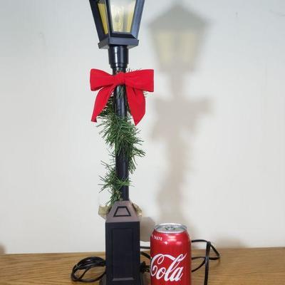 Lot 471: Byers Carolers Lamp Post
