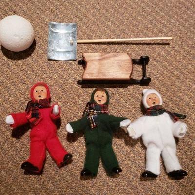 Lot 472: Byers Carolers (3) Boys & Accessories 