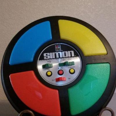LOT #485: Vintage SIMON SAYS Kid's Interactive Memory Game