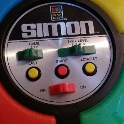 LOT #485: Vintage SIMON SAYS Kid's Interactive Memory Game