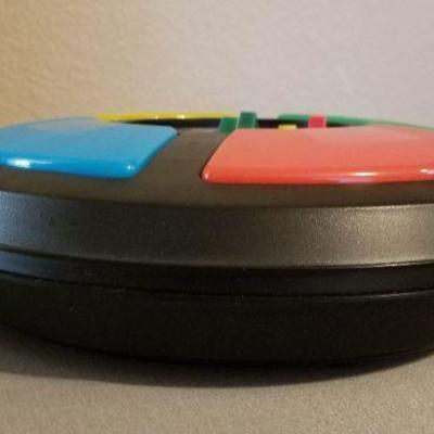 LOT #485: Vintage SIMON SAYS Kid's Interactive Memory Game