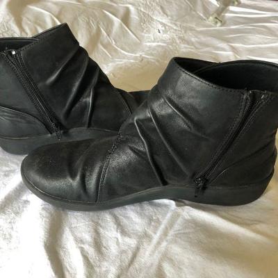 Lot of Three Ladies Boots Lot # 183