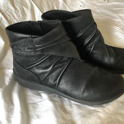Lot of Three Ladies Boots Lot # 183