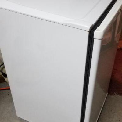 Lot 497: Whirlpool Mini Fridge