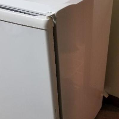Lot 497: Whirlpool Mini Fridge