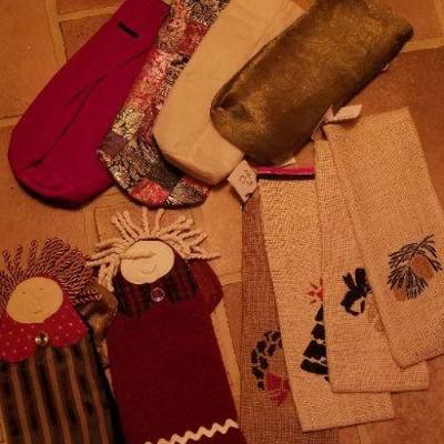 Lot 499: Decorative Wine Bottle Presentation Bags Assorted