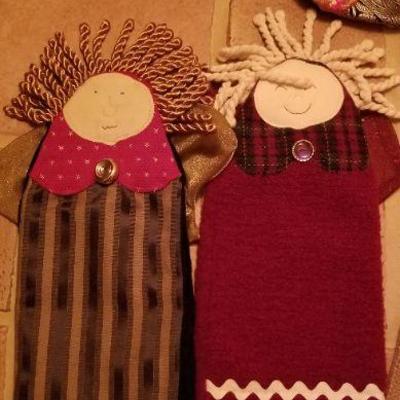 Lot 499: Decorative Wine Bottle Presentation Bags Assorted