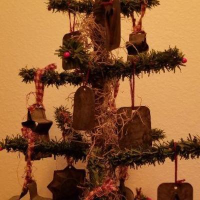Lot 500: Christmas Tree with Ornaments 