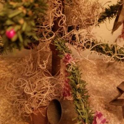 Lot 500: Christmas Tree with Ornaments 