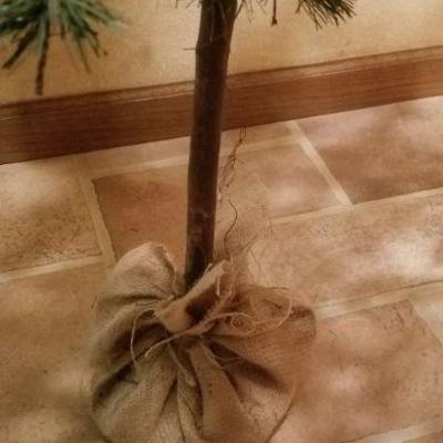 Lot 508: Christmas Tree Burlap Base