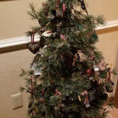 Lot 513: Christmas Tree with Ornaments 
