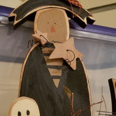 Lot 517: Chestnut Lane Halloween Wood Decor