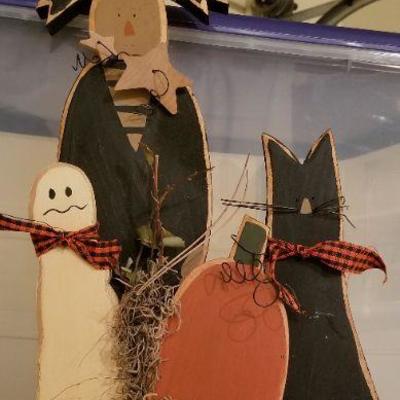 Lot 517: Chestnut Lane Halloween Wood Decor
