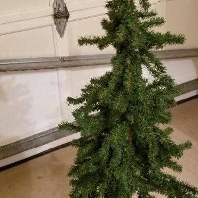 Lot 526: Christmas Tree