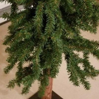 Lot 526: Christmas Tree
