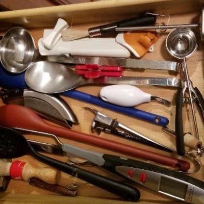 Lot 530: Kitchen Utensils Lot
