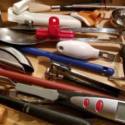 Lot 530: Kitchen Utensils Lot