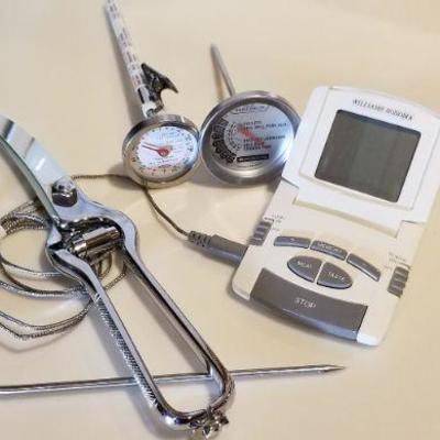Lot 532; William Sonoma Meat Thermo Lot