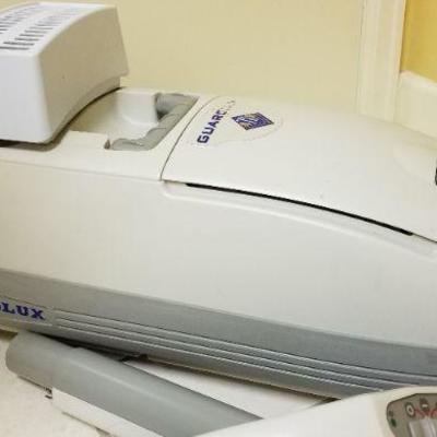 Lot 537: ELECTROLUX Vacuum w/ Accessory Bundle