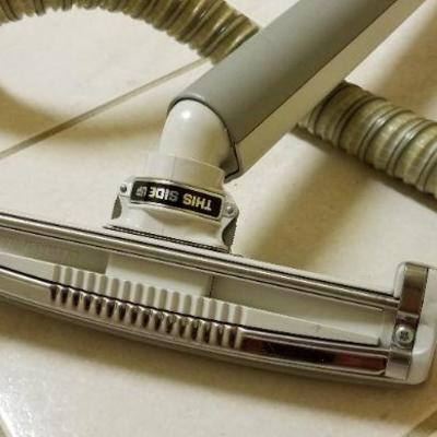 Lot 537: ELECTROLUX Vacuum w/ Accessory Bundle