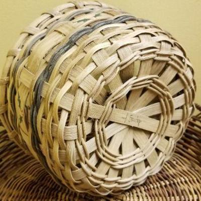 Lot 538: Basket lot