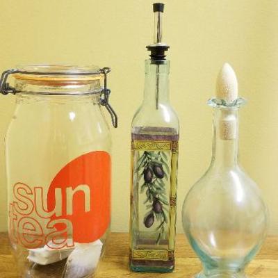 Lot 539: Jar/ Bottle Lot 