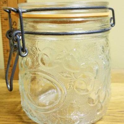 Lot 540: Jar Lot