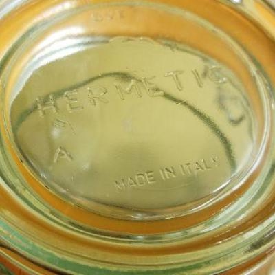 Lot 542: Jar lot