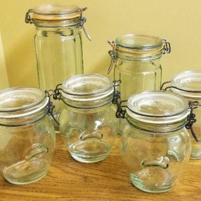 Lot 542: Jar lot