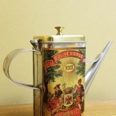 Lot 544: Metal Tins