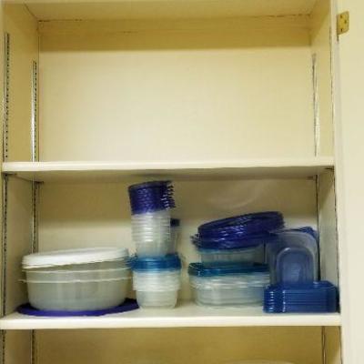 Lot 545: Gladware and Tupperware lot