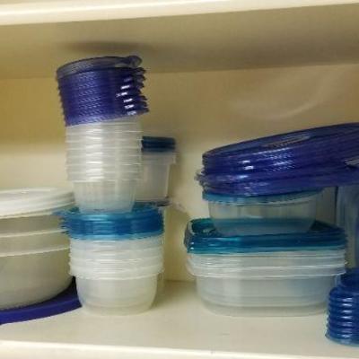 Lot 545: Gladware and Tupperware lot