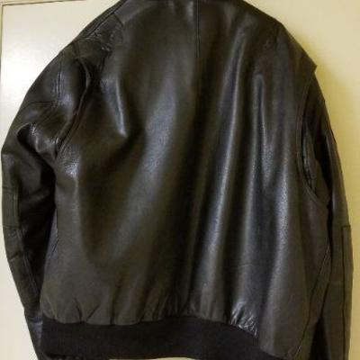 Lot 546: FaÃ§conable Mens Black Leather Jacket