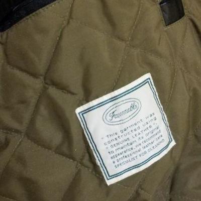 Lot 546: FaÃ§conable Mens Black Leather Jacket