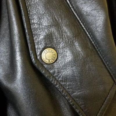 Lot 546: FaÃ§conable Mens Black Leather Jacket