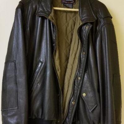 Lot 546: FaÃ§conable Mens Black Leather Jacket