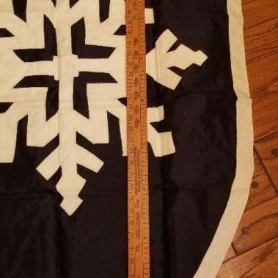 Lot 548: Vintage Black and White Snowflake flag
