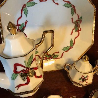 #5 Miniature Christmas Mistletoe Holly Berry Tea Set