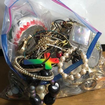 Lot #54: 4lb Lot of Costume Jewelry Findings/ Pieces 