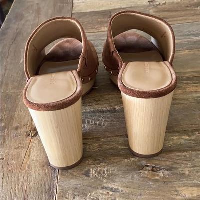 BANANA REPUBLIC nutmeg suede clogs SIZE 8