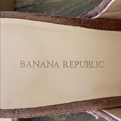 BANANA REPUBLIC nutmeg suede clogs SIZE 8