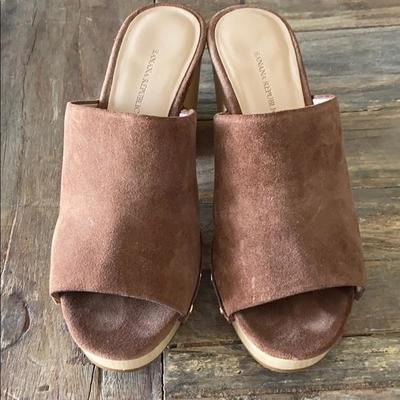 BANANA REPUBLIC nutmeg suede clogs SIZE 8