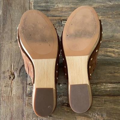 BANANA REPUBLIC nutmeg suede clogs SIZE 8