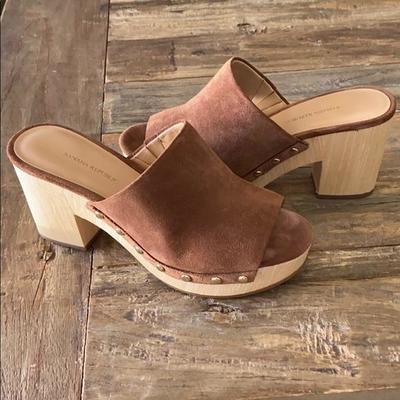BANANA REPUBLIC nutmeg suede clogs SIZE 8