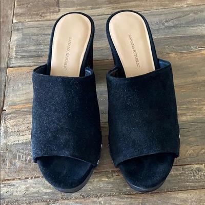 BANANA REPUBLIC black wooden suede clogs Size 8