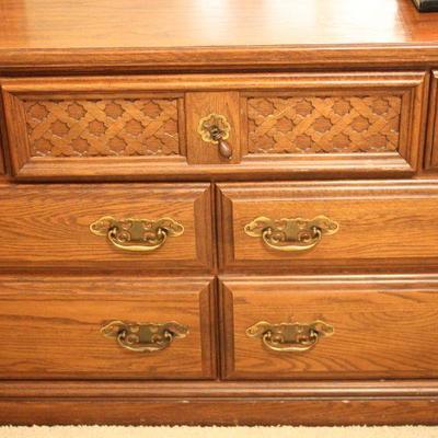 Lot 29 Ballman Cummings Dresser w/ Mirror