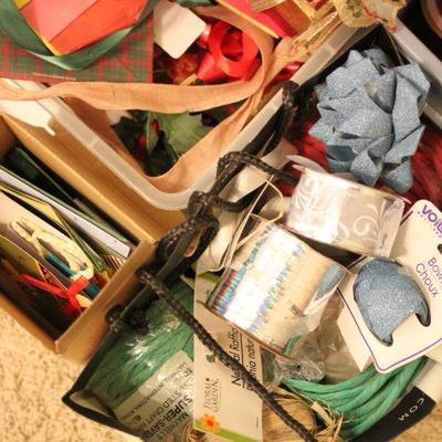 Lot 32 Gift Wrapping Lot