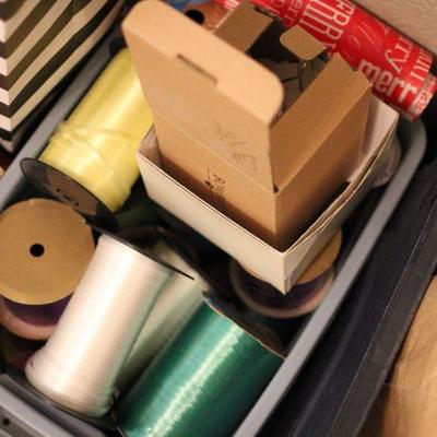 Lot 32 Gift Wrapping Lot